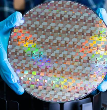 Silicon wafer for manufacturing semiconductor of integrated circuit.